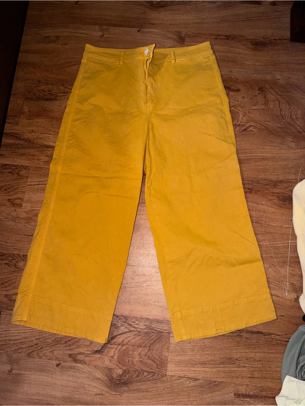 Wide-Leg Pants in Mustard Yellow
